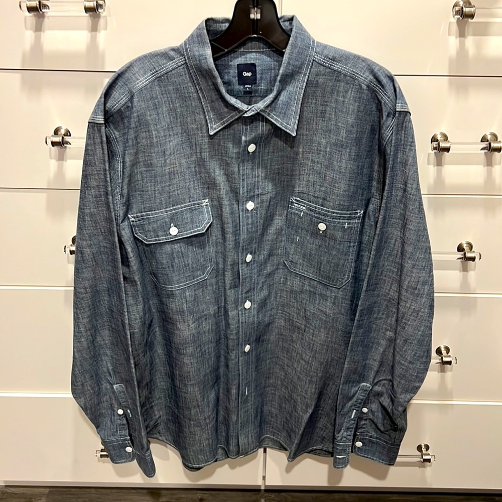 GAP Men’s button down, Size L